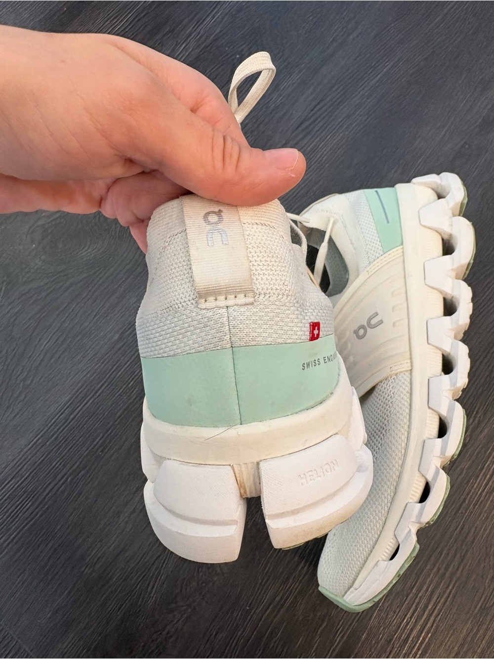 On Running Cloud Running Shoe in White with Mint Accents women’s 10.5 - Picture 7 of 15